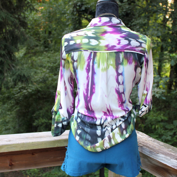 Watercolor Collared V-Neck 3/4 Sleeve Career Top - Picture 2 of 7